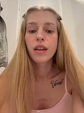 Snapshot of kira_mia chatting on 16, 6, 2026 kira mia online show from 16, 6, 2026