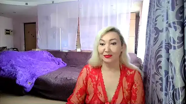 Snapshot of LadyKriss chatting on 12, 11, 2025 LadyKriss online show from 12, 11, 2025