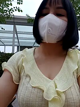 Snapshot of Mina-02 chatting on 28, 10, 2025 Mina-02 online show from 28, 10, 2025