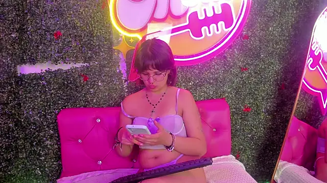 Ivy  storm online show from 18, 11, 2025