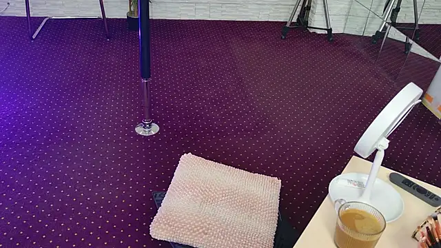 IvorySwan online show from 4, 11, 2025