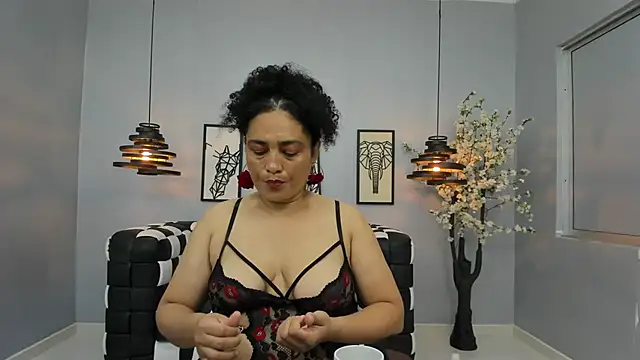 Snapshot of Bianca_Millf chatting on 7, 5, 2026 Bianca Millf online show from 7, 5, 2026