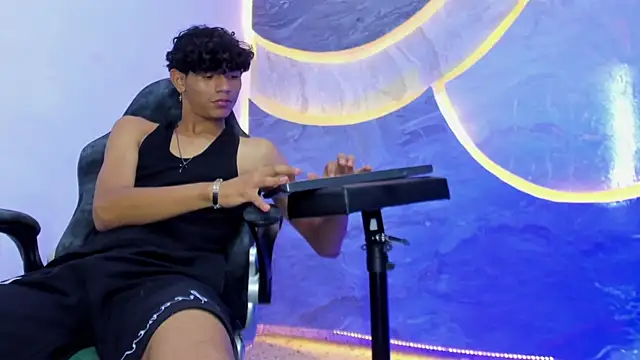 Snapshot of Sex_Boy_33_ chatting on 7, 11, 2025 Sex Boy 33 online show from 7, 11, 2025