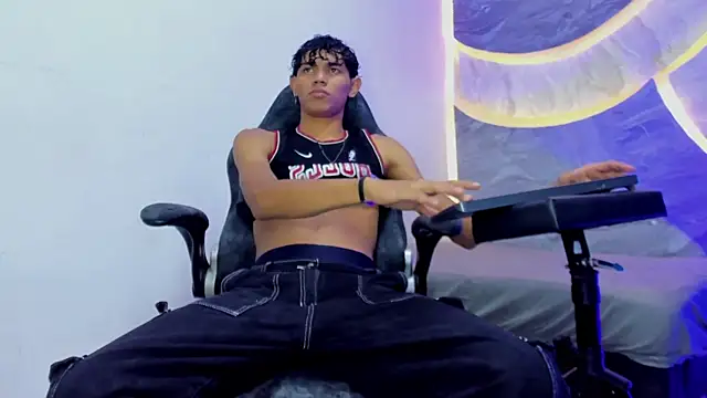 Snapshot of Sex_Boy_33_ chatting on 9, 11, 2025 Sex Boy 33 online show from 9, 11, 2025