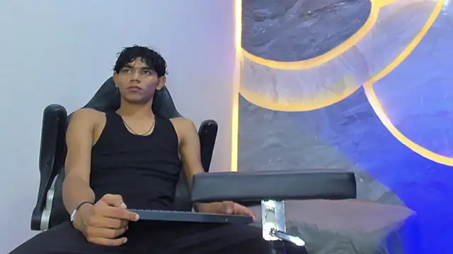 Snapshot of Sex_Boy_33_ chatting on 10, 11, 2025 Sex Boy 33 online show from 10, 11, 2025