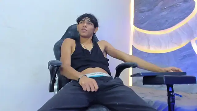 Snapshot of Sex_Boy_33_ chatting on 13, 11, 2025 Sex Boy 33 online show from 13, 11, 2025