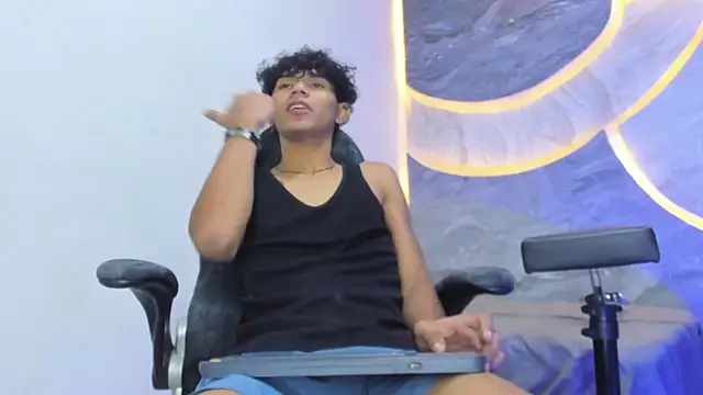 Snapshot of Sex_Boy_33_ chatting on 15, 11, 2025 Sex Boy 33 online show from 15, 11, 2025