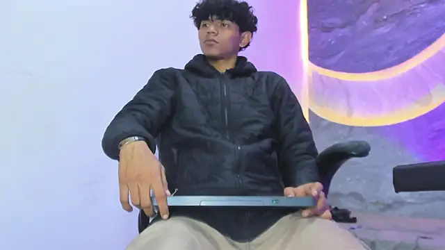 Snapshot of Sex_Boy_33_ chatting on 20, 11, 2025 Sex Boy 33 online show from 20, 11, 2025