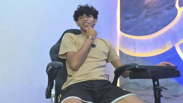 Snapshot of Sex_Boy_33_ chatting on 21, 11, 2025 Sex Boy 33 online show from 21, 11, 2025