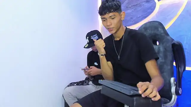 Snapshot of Sex_Boy_33_ chatting on 18, 12, 2025 Sex Boy 33 online show from 18, 12, 2025