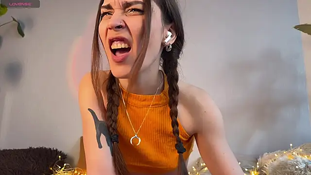 Snapshot of Lin_Cherie chatting on 16, 11, 2025 Lin Cherie online show from 16, 11, 2025