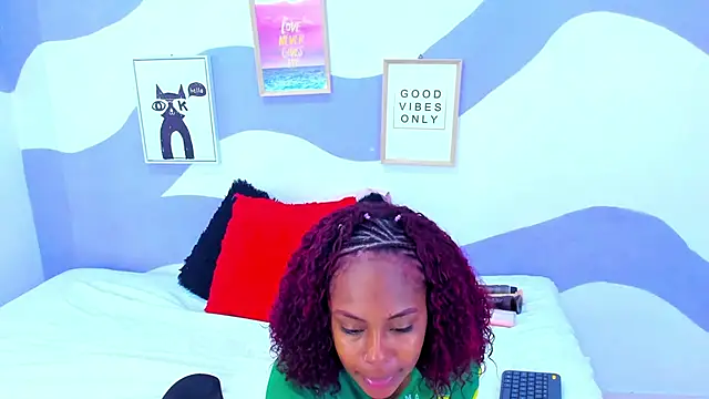 Snapshot of VIOLETA-28 chatting on 24, 11, 2025 VIOLETA-28 online show from 24, 11, 2025