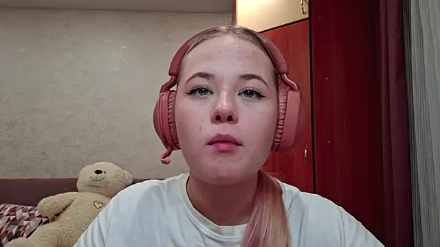 Snapshot of Blu3Oc3an chatting on 24, 10, 2025 Blu3Oc3an online show from 24, 10, 2025