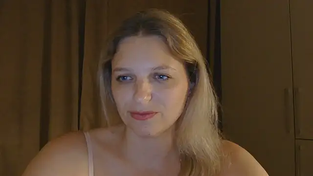 Snapshot of ElisSky301 chatting on 4, 7, 2026 ElisSky301 online show from 4, 7, 2026
