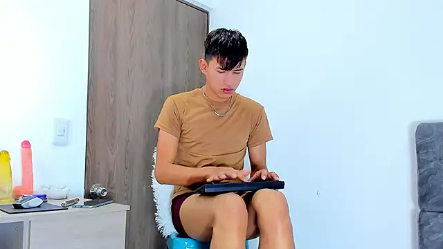 Nicolas Torres  online show from 12, 11, 2025