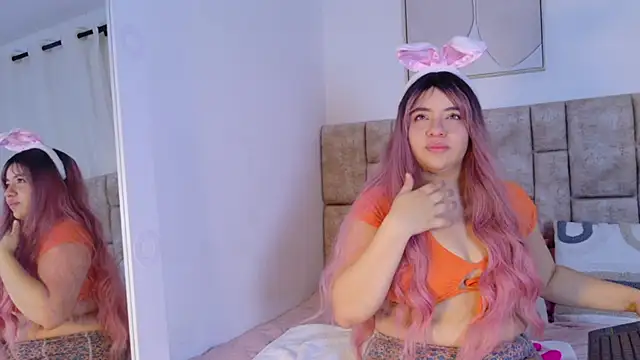 Karina Wong online show from 26, 11, 2025