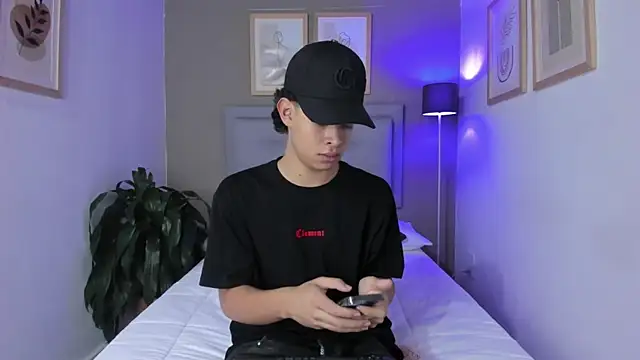 Snapshot of ApoloRicci chatting on 30, 10, 2025 ApoloRicci online show from 30, 10, 2025