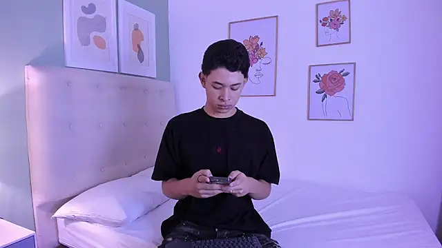 Snapshot of ApoloRicci chatting on 14, 12, 2025 ApoloRicci online show from 14, 12, 2025