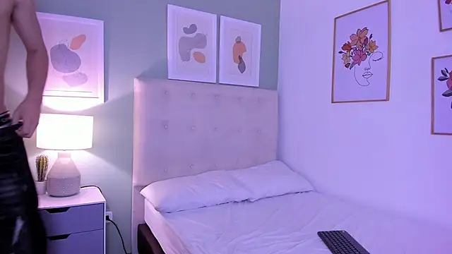 Snapshot of ApoloRicci chatting on 17, 12, 2025 ApoloRicci online show from 17, 12, 2025