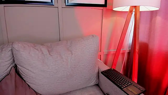 Snapshot of riley__reid chatting on 17, 12, 2025 riley reid online show from 17, 12, 2025