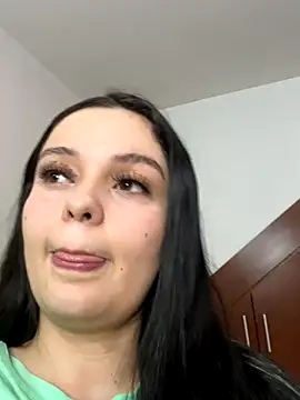 Snapshot of Selena_Roa chatting on 4, 11, 2025 Selena Roa online show from 4, 11, 2025