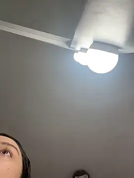 Snapshot of Selena_Roa chatting on 8, 11, 2025 Selena Roa online show from 8, 11, 2025