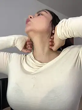 Snapshot of Selena_Roa chatting on 5, 12, 2025 Selena Roa online show from 5, 12, 2025