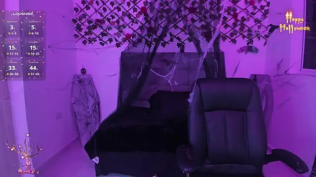 Snapshot of Karly_Closson chatting on 31, 10, 2025 Karly Closson online show from 31, 10, 2025