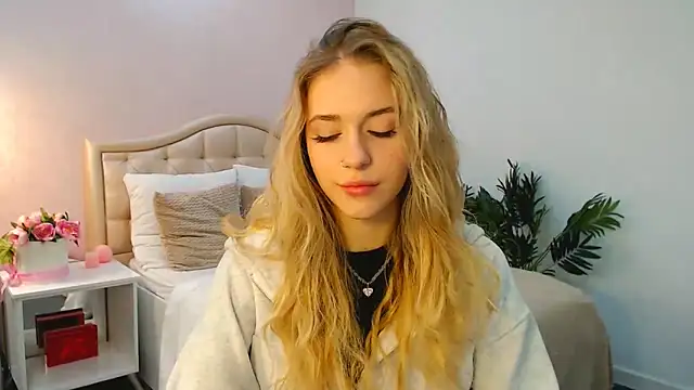 Snapshot of sassy_cutie chatting on 22, 10, 2025 sassy cutie online show from 22, 10, 2025