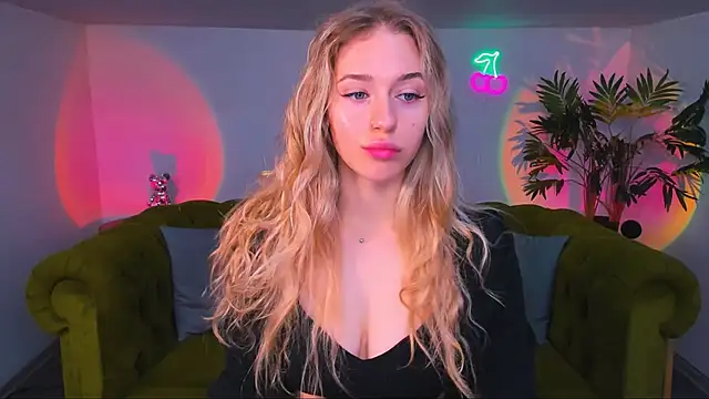 Snapshot of sassy_cutie chatting on 28, 10, 2025 sassy cutie online show from 28, 10, 2025