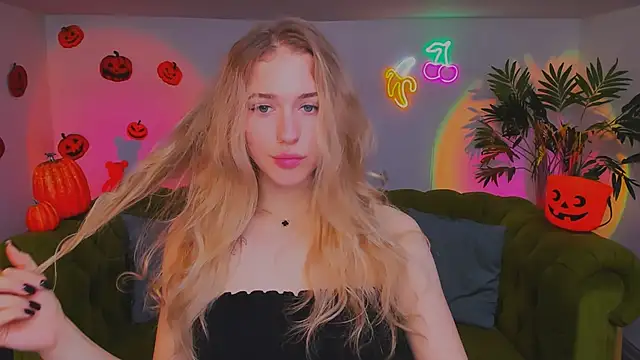 Snapshot of sassy_cutie chatting on 3, 11, 2025 sassy cutie online show from 3, 11, 2025