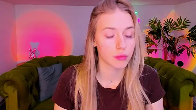 Snapshot of sassy_cutie chatting on 18, 11, 2025 sassy cutie online show from 18, 11, 2025