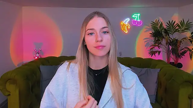 Snapshot of sassy_cutie chatting on 28, 11, 2025 sassy cutie online show from 28, 11, 2025