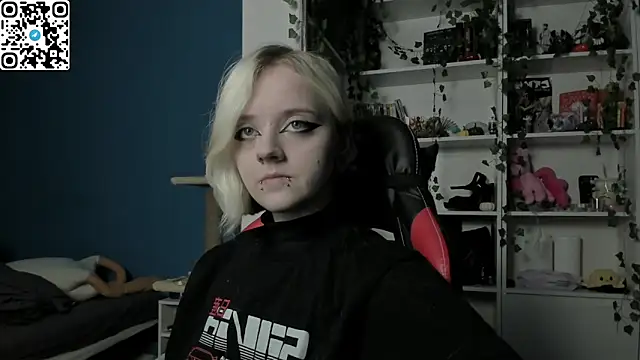 Holy Mistress S online show from 26, 11, 2025