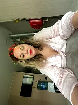 Snapshot of _GloriaLowe_ chatting on 28, 10, 2025  GloriaLowe  online show from 28, 10, 2025