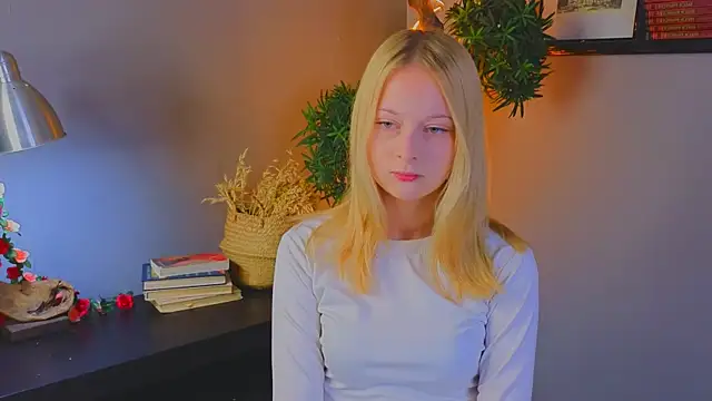 YungLyssy online show from 10, 11, 2025