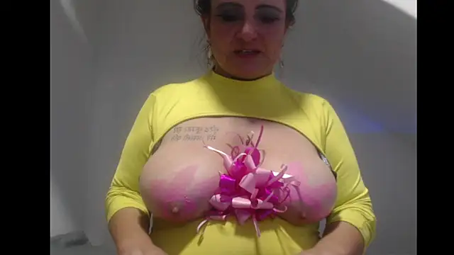 Snapshot of Debora_Cienfuegos25 chatting on 3, 2, 2026 Debora Cienfuegos25 online show from 3, 2, 2026