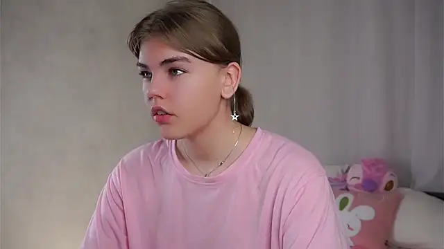 Snapshot of MelodyBaur chatting on 19, 3, 2026 MelodyBaur online show from 19, 3, 2026