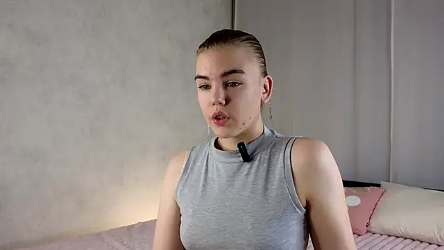 Snapshot of MelodyBaur chatting on 2, 4, 2026 MelodyBaur online show from 2, 4, 2026