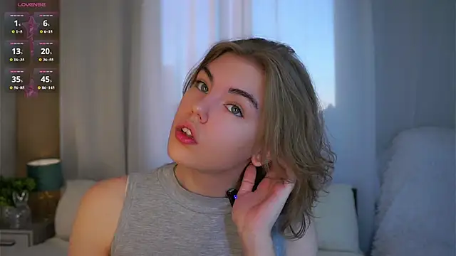 Snapshot of MelodyBaur chatting on 7, 4, 2026 MelodyBaur online show from 7, 4, 2026