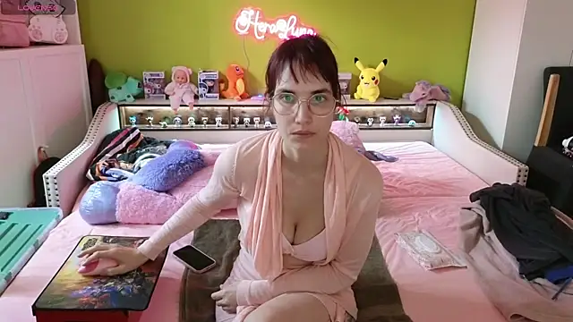 Snapshot of _HeraLuna_ chatting on 9, 11, 2025 HeraLuna online show from 9, 11, 2025