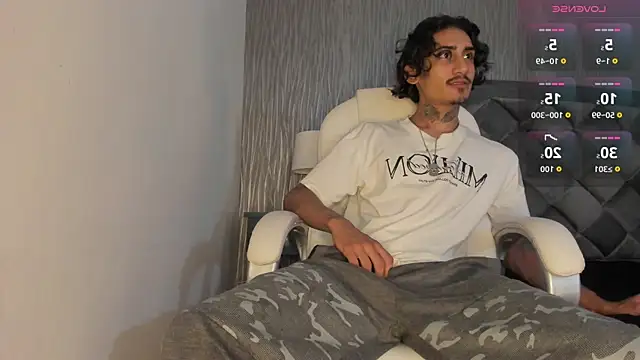 Snapshot of Mr_Strike chatting on 25, 10, 2025 Mr Strike online show from 25, 10, 2025