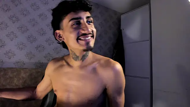 Snapshot of Mr_Strike chatting on 17, 11, 2025 Mr Strike online show from 17, 11, 2025