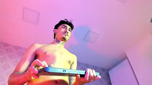 Snapshot of Mr_Strike chatting on 19, 11, 2025 Mr Strike online show from 19, 11, 2025