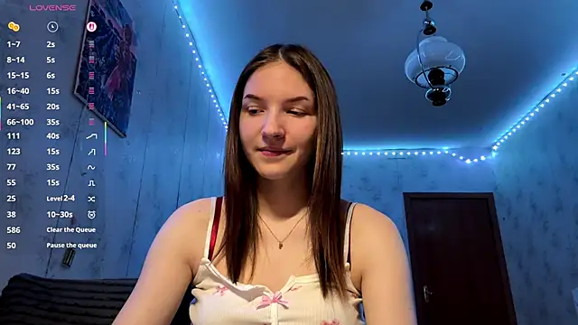 Snapshot of Beauty_miIa chatting on 15, 12, 2025 Beauty miIa online show from 15, 12, 2025