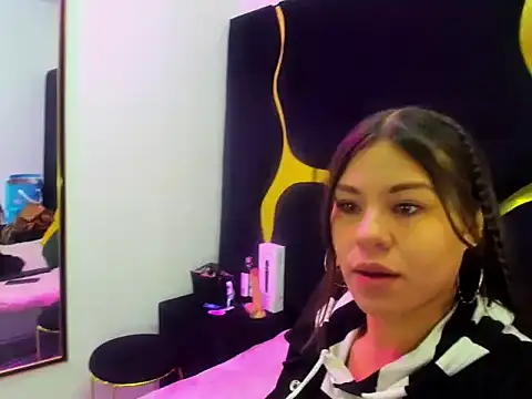 Snapshot of Gianna_Johnson chatting on 5, 12, 2025 Gianna Johnson online show from 5, 12, 2025