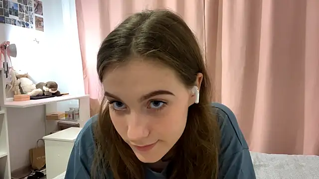 Kira Sanders online show from 28, 10, 2025