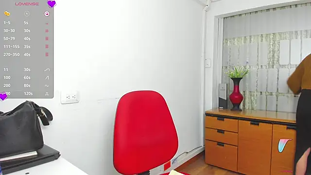 Snapshot of chloehanna chatting on 18, 11, 2025 chloehanna online show from 18, 11, 2025