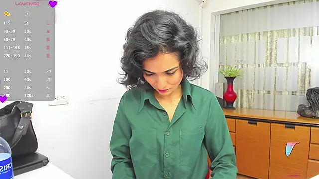 Snapshot of chloehanna chatting on 27, 11, 2025 chloehanna online show from 27, 11, 2025