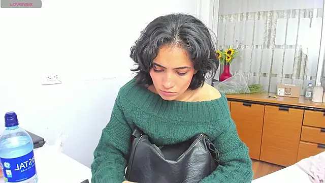 Snapshot of chloehanna chatting on 4, 12, 2025 chloehanna online show from 4, 12, 2025